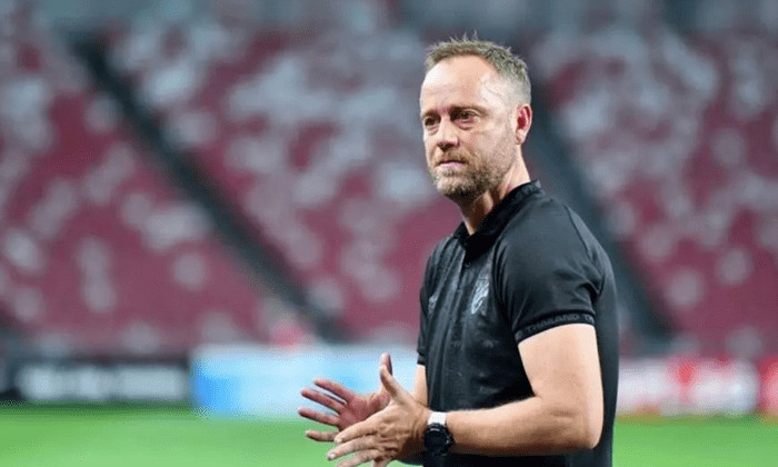 Cựu HLV tuyển Thái Lan bác tin đồn đến Việt Nam cầm quân