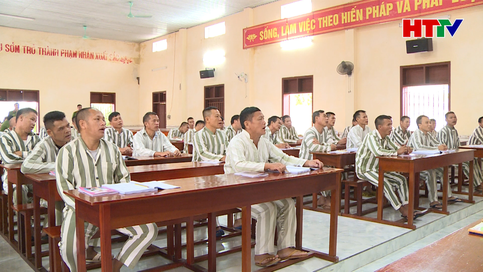 Khai mở tâm, trí từ những lớp học sau song sắt