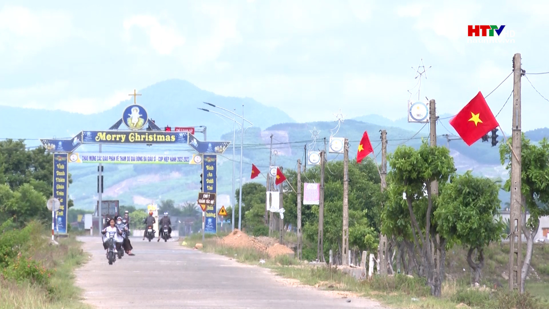 Thiêng liêng lá cờ Tổ quốc trong ngày Quốc Khánh