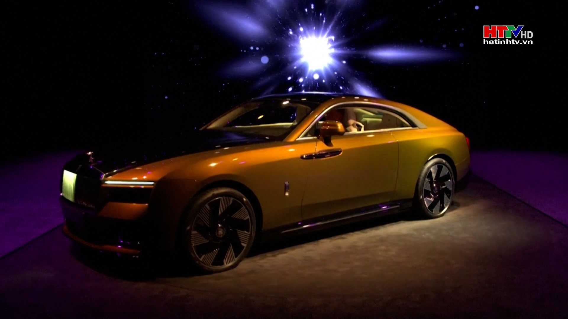 Rolls Royce trình làng chiếc xe thuần điện đầu tiên 