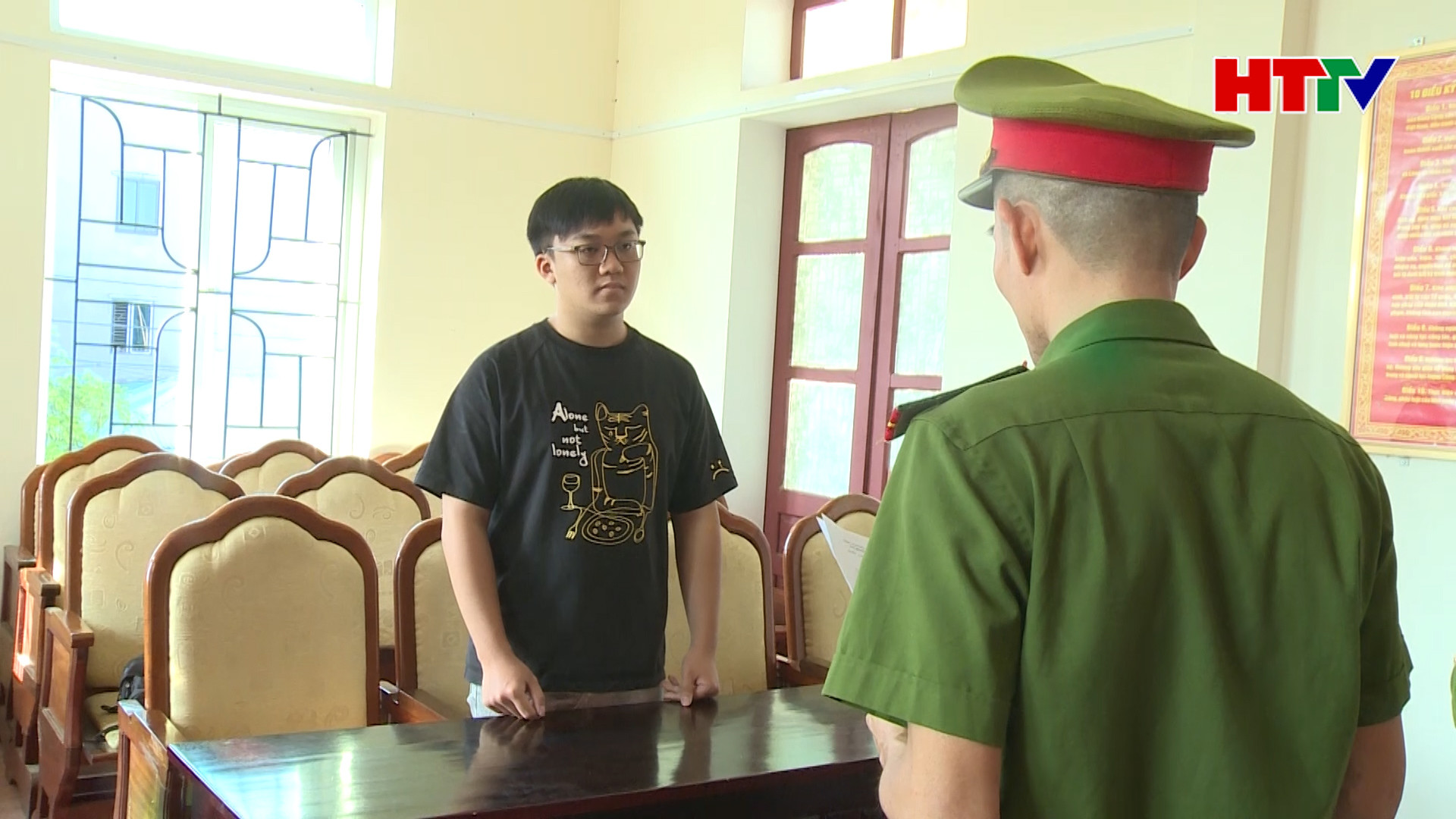 Khởi tố cặp vợ chồng trẻ chiếm đoạt tài sản của người khác để tiêu xài