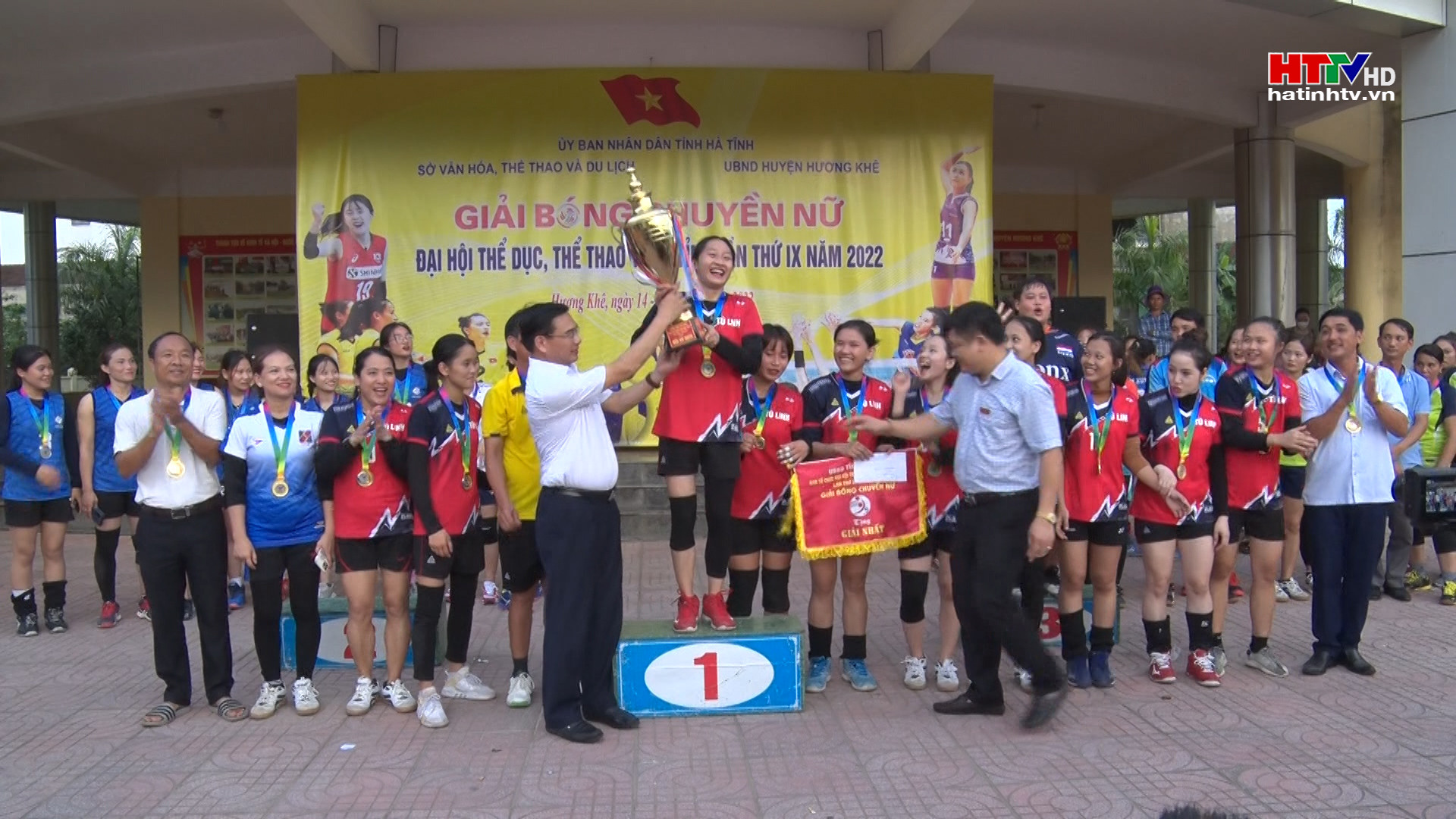 Hương Khê vô địch giải bóng chuyền nữ toàn tỉnh