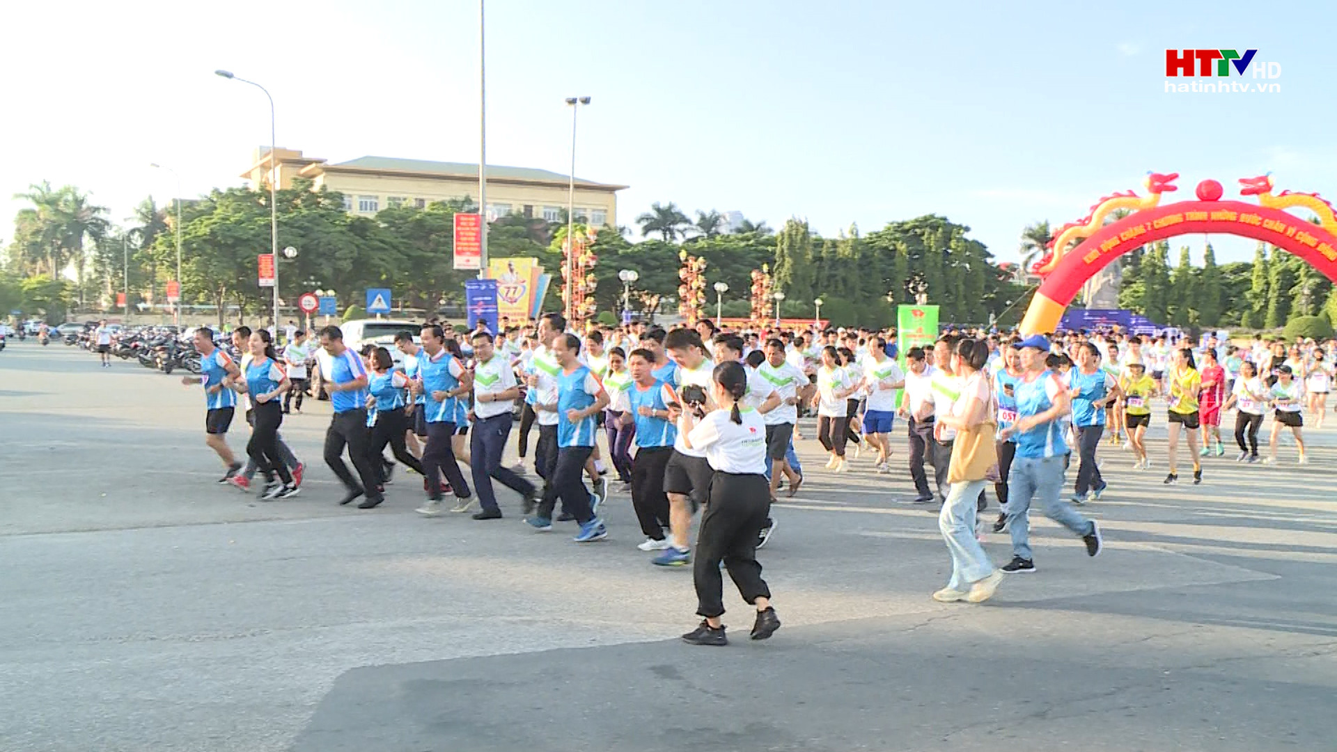 Khởi động chương trình "Những bước chân vì cộng đồng"