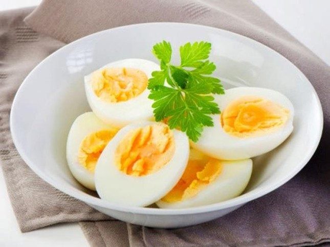 Luộc trứng kiểu này cực hại sức khỏe, nhiều người không biết vẫn vô tư làm