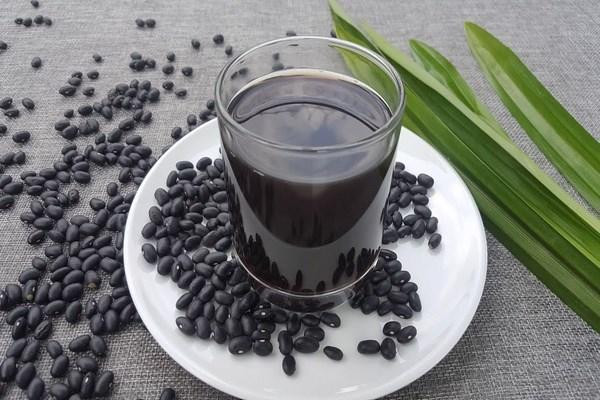 Uống nước đậu đen có tác dụng phòng ung thư nhưng lại "đại kỵ" với những người này