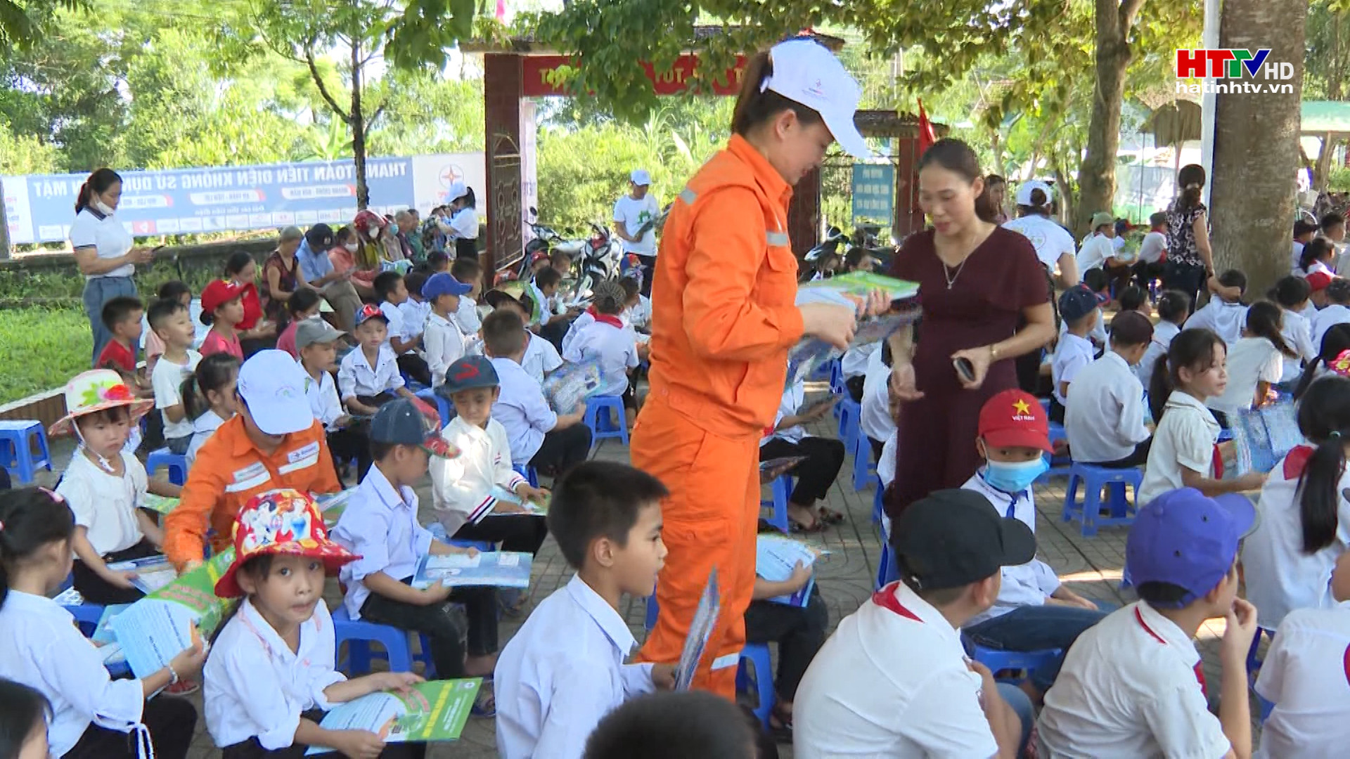Trường Tiểu học chung tay tiết kiệm điện
