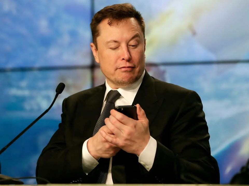 Elon Musk muốn tạo ra smartphone riêng, thay thế iPhone