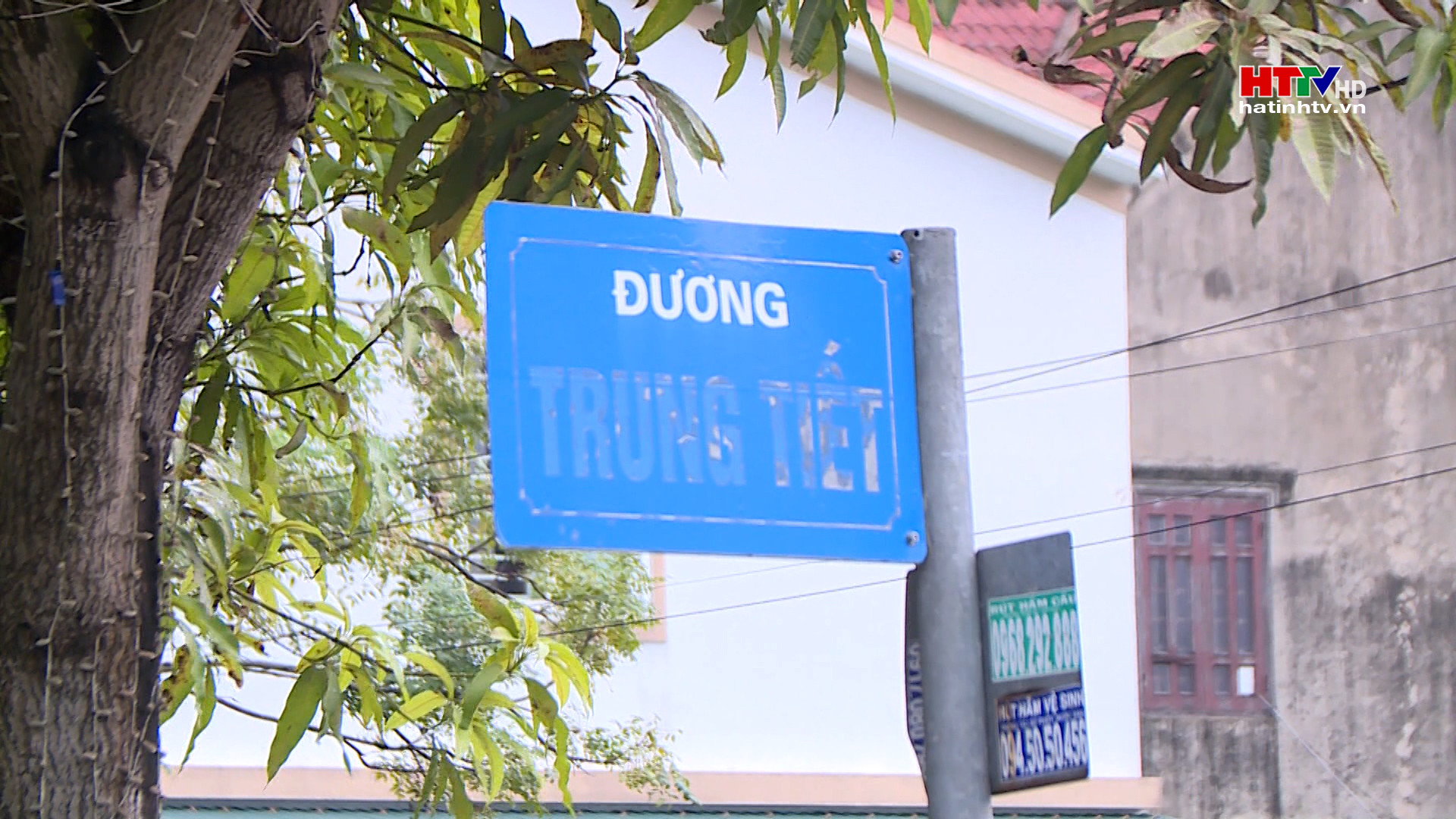 Dân khổ vì đường xuống cấp trầm trọng