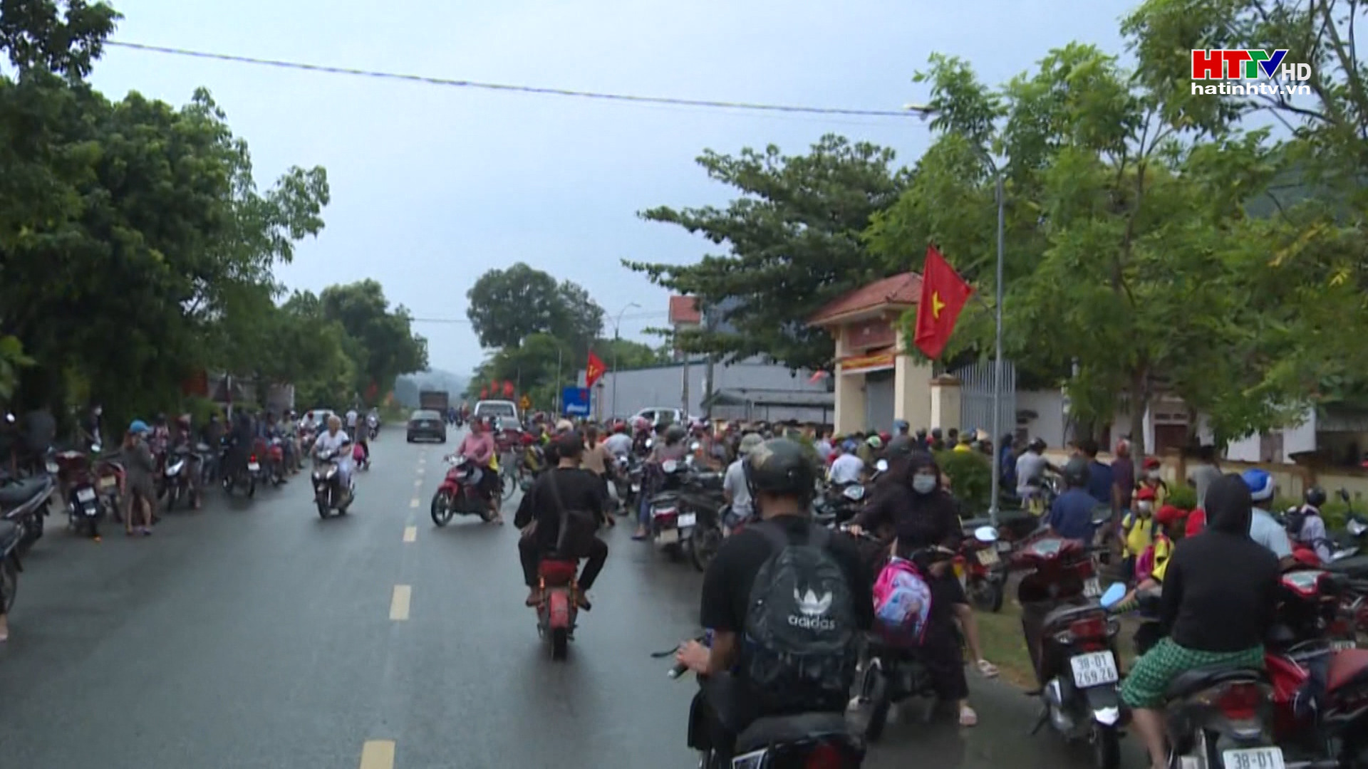 Nỗi lo an toàn giao thông khi phụ huynh thiếu ý thức