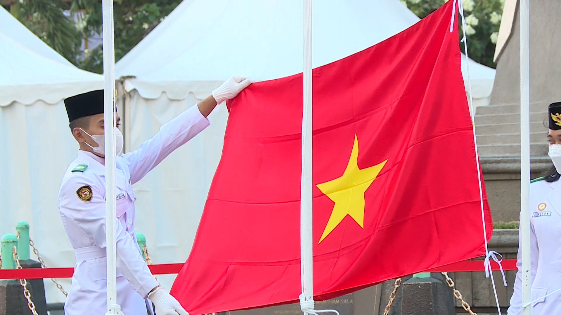 Quốc kỳ Việt Nam tung bay tại ASEAN Para Games 11