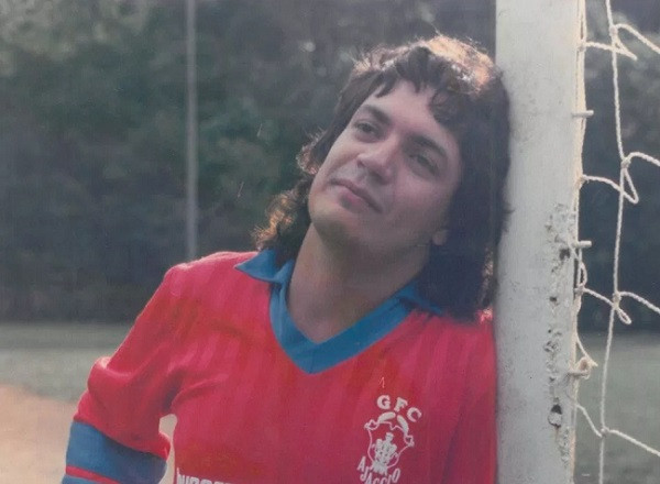 "Cầu thủ vĩ đại" của bóng đá Brazil: 26 năm sự nghiệp không đá 1 giây nhưng vẫn khiến người trong giới kính nể