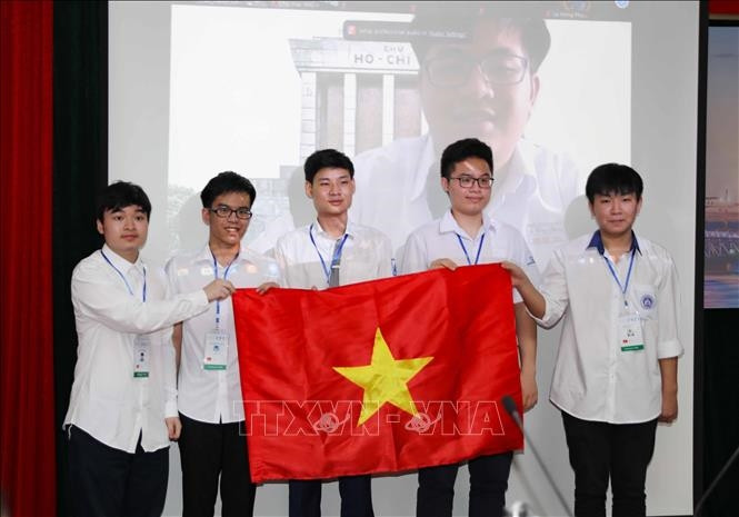 Học sinh Việt Nam dự Olympic Toán học và Sinh học quốc tế 2021 đều giành huy chương