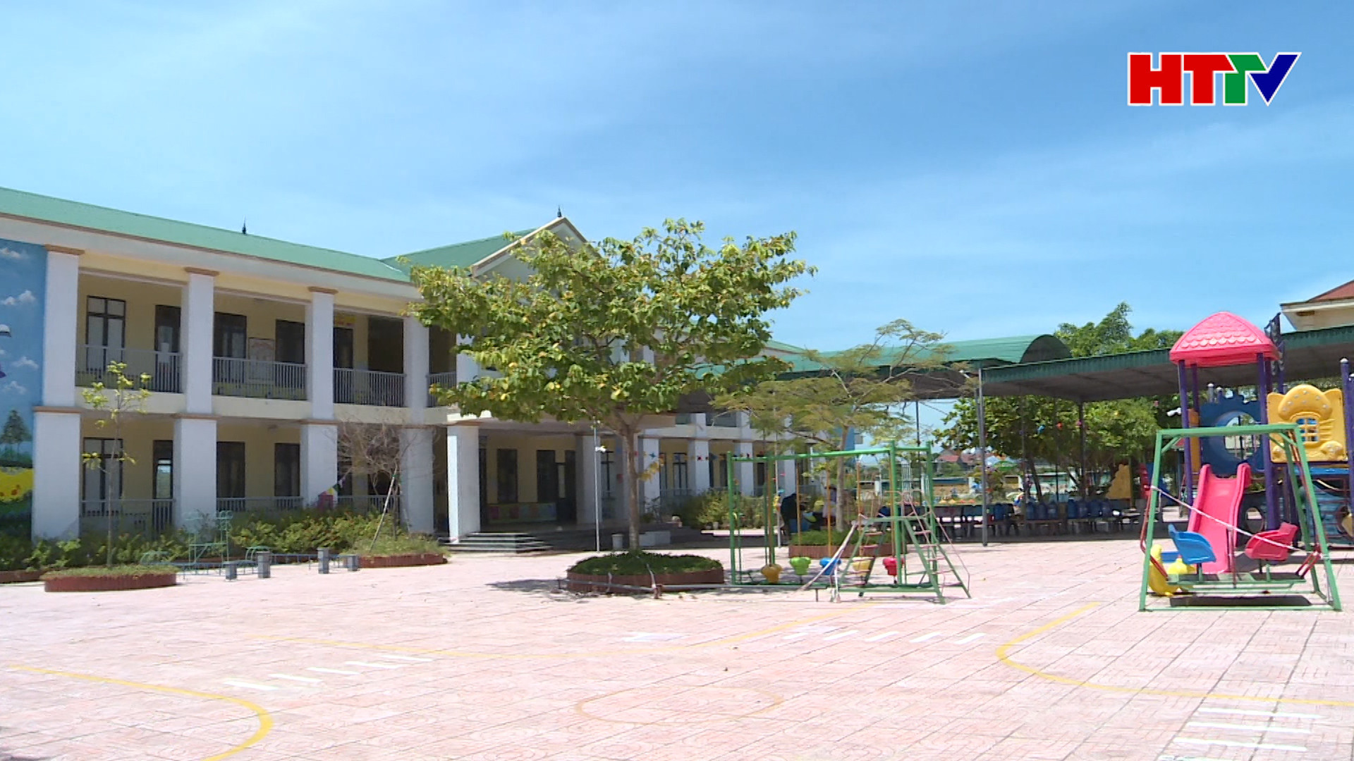 Vệ sinh, khử khuẩn, bàn giao trường học cho các nhà trường đón năm học mới