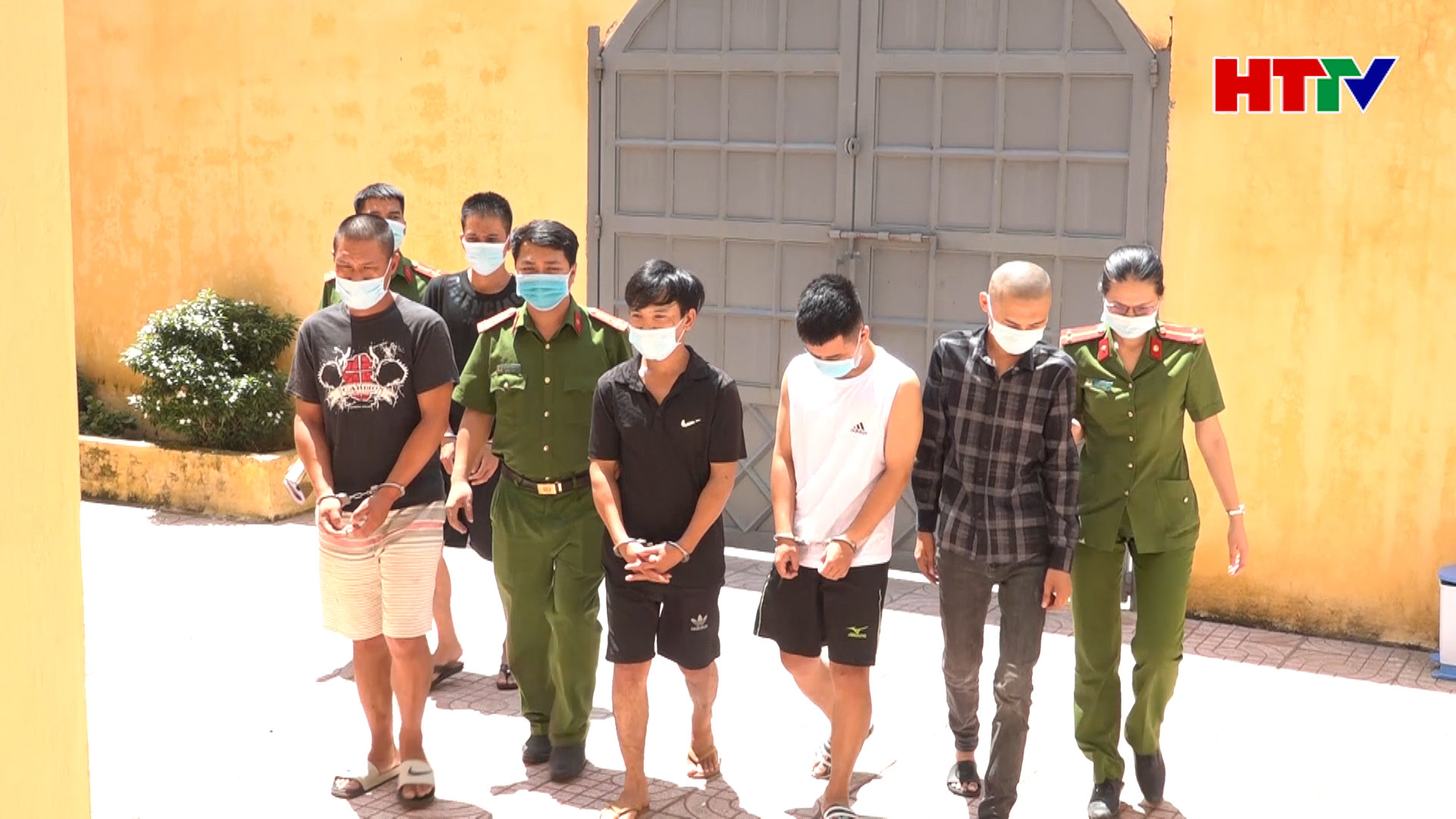 Hương Sơn: Khởi tố 5 đối tượng về tội mua bán, tàng trữ trái phép chất ma túy