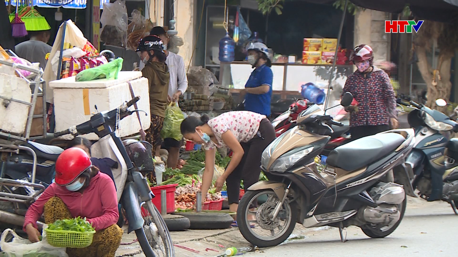 Chợ tự phát tiềm ẩn nguy cơ lây nhiễm Covid – 19