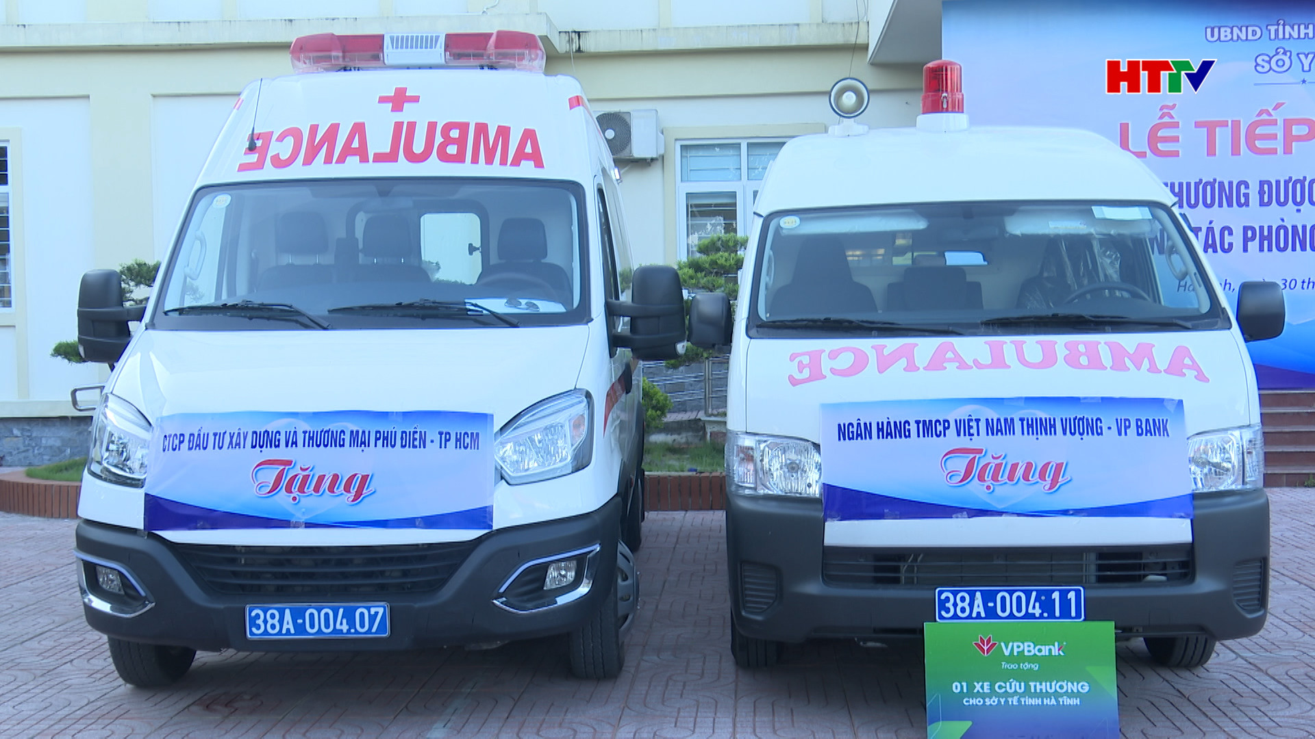 Hà Tĩnh tiếp nhận 4 xe cứu thương do các doanh nghiệp tài trợ