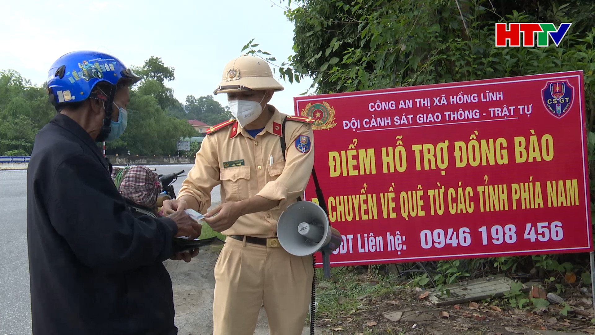 Hồng Lĩnh lập chốt hỗ trợ người về quê trên Quốc lộ 1A