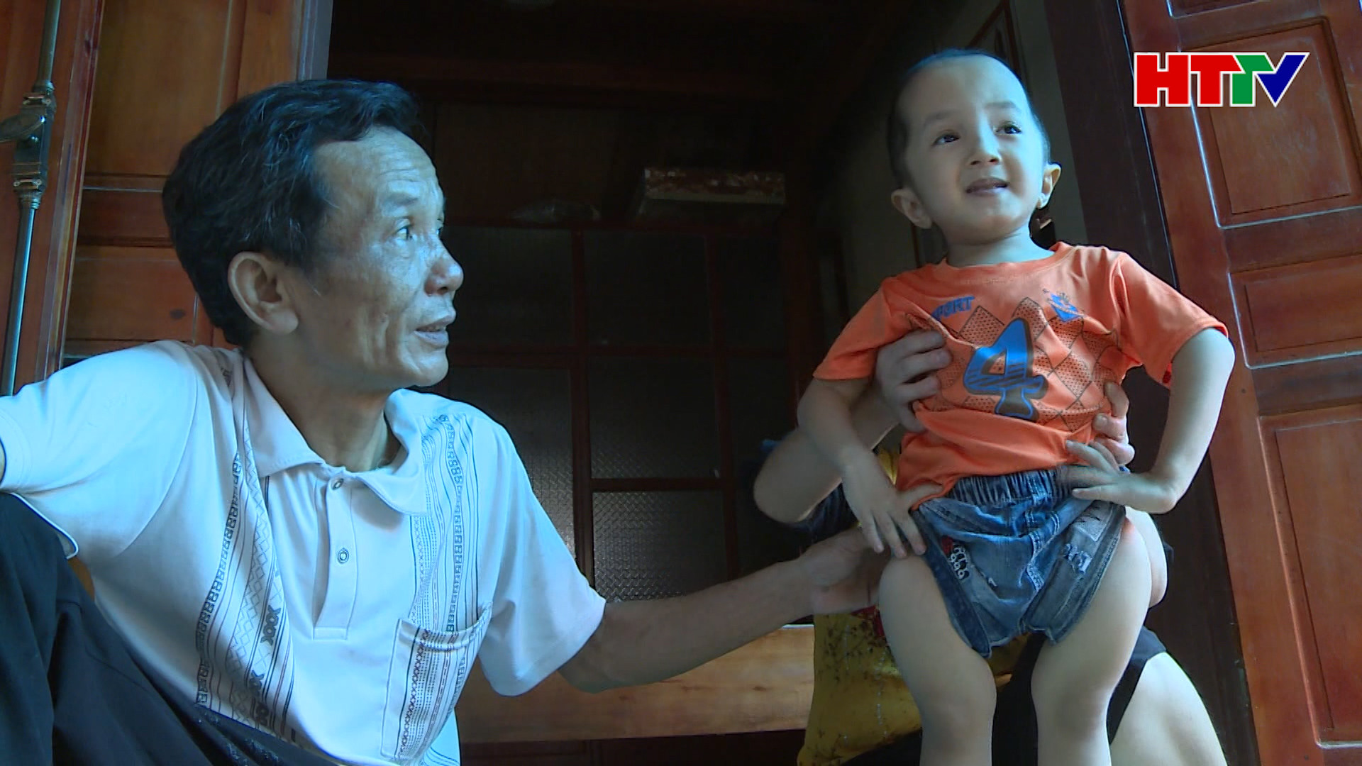 Khả năng đặc biệt của cậu bé "xương thủy tinh"