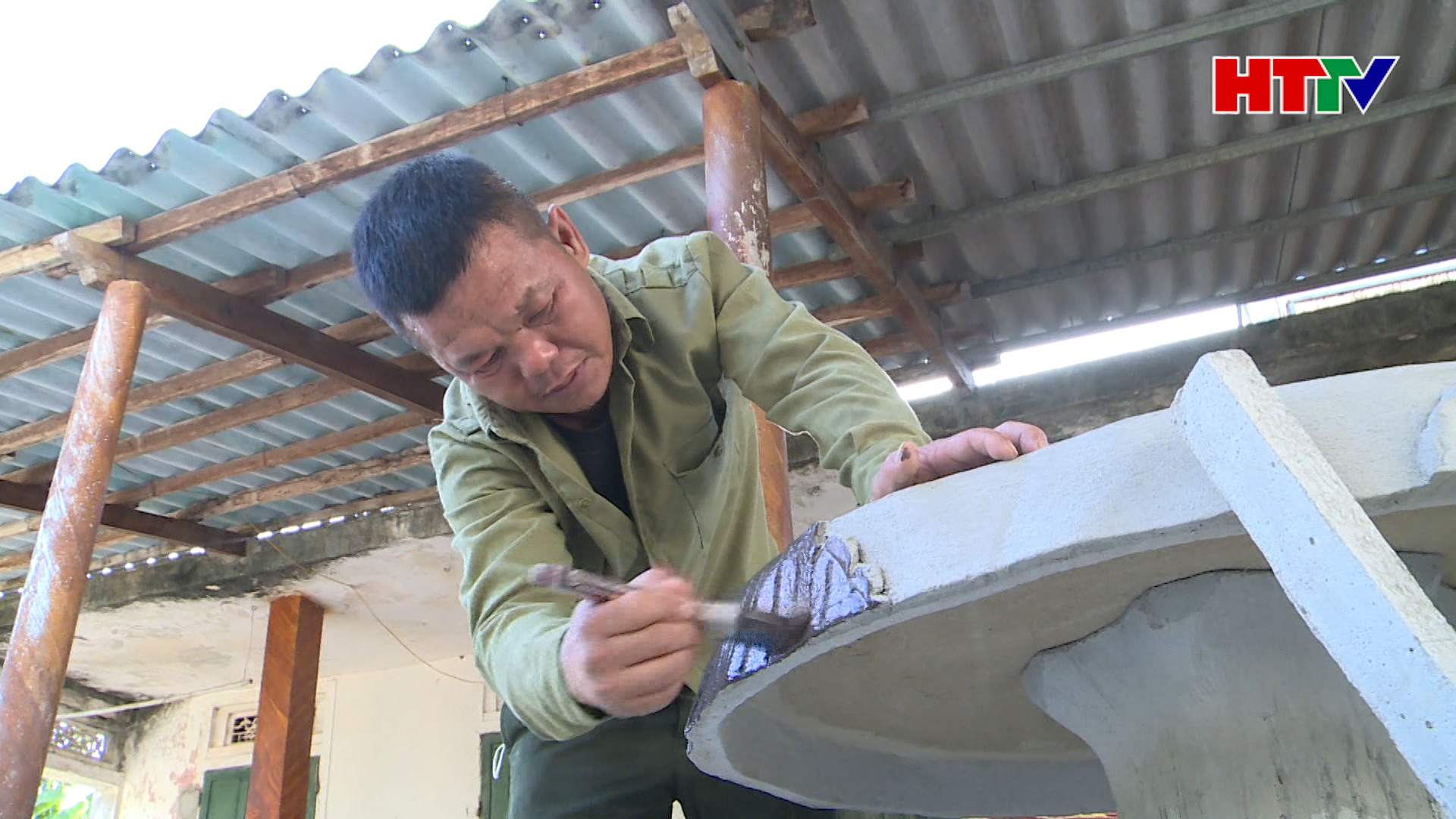 Kỳ Tiến: Đôi bàn tay điêu luyện của người không thể nói, không thể nghe