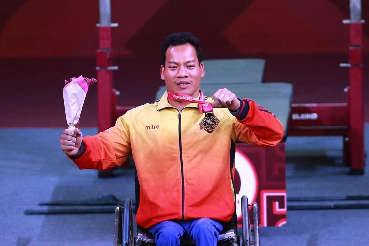 Lê Văn Công đoạt Danh hiệu VĐV người khuyết tật xuất sắc