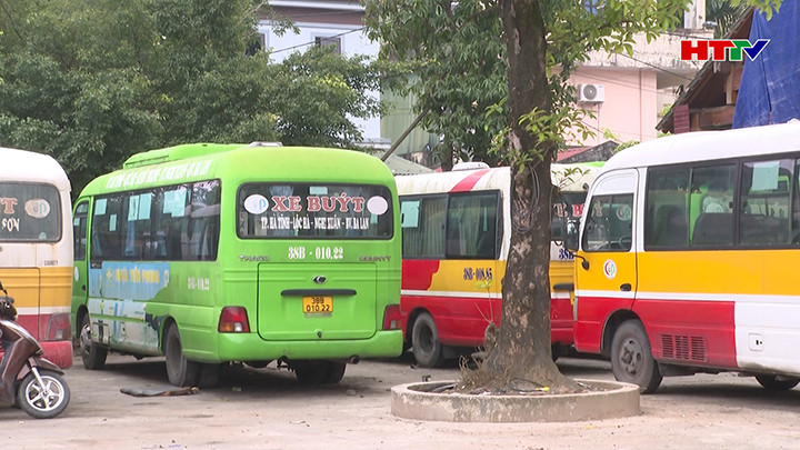 Vận tải hành khách bằng xe buýt tiếp tục gặp khó khăn