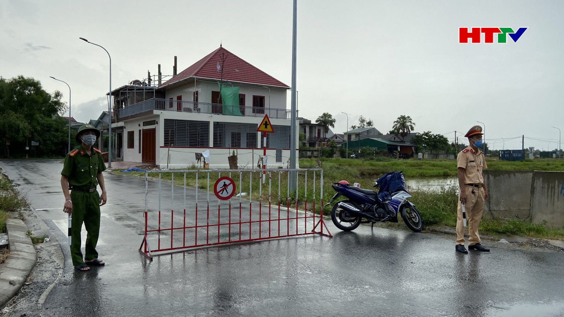 Hà Tĩnh dừng các hội nghị, sự kiện, nghi lễ tôn giáo từ trưa nay