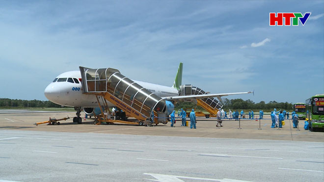 Hai chuyến bay chở 400 công dân Hà Tĩnh về quê an toàn