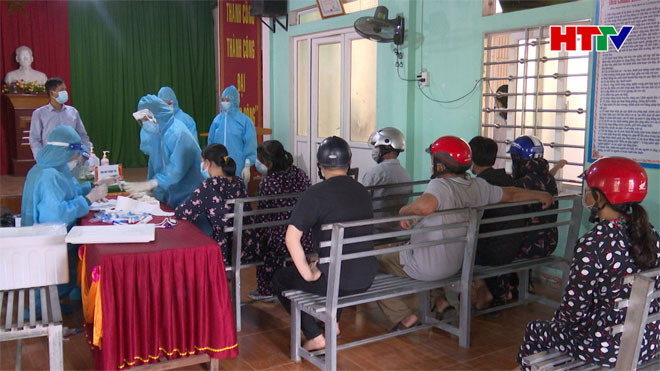 Huy động lực lượng hỗ trợ Cẩm Xuyên lấy mẫu xét nghiệm diện rộng