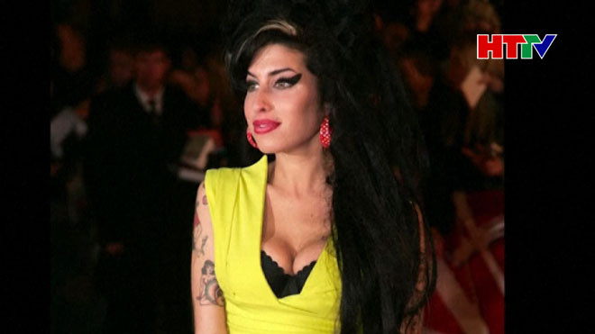 Đấu giá hơn 800 kỷ vật của nữ danh ca Amy Winehouse