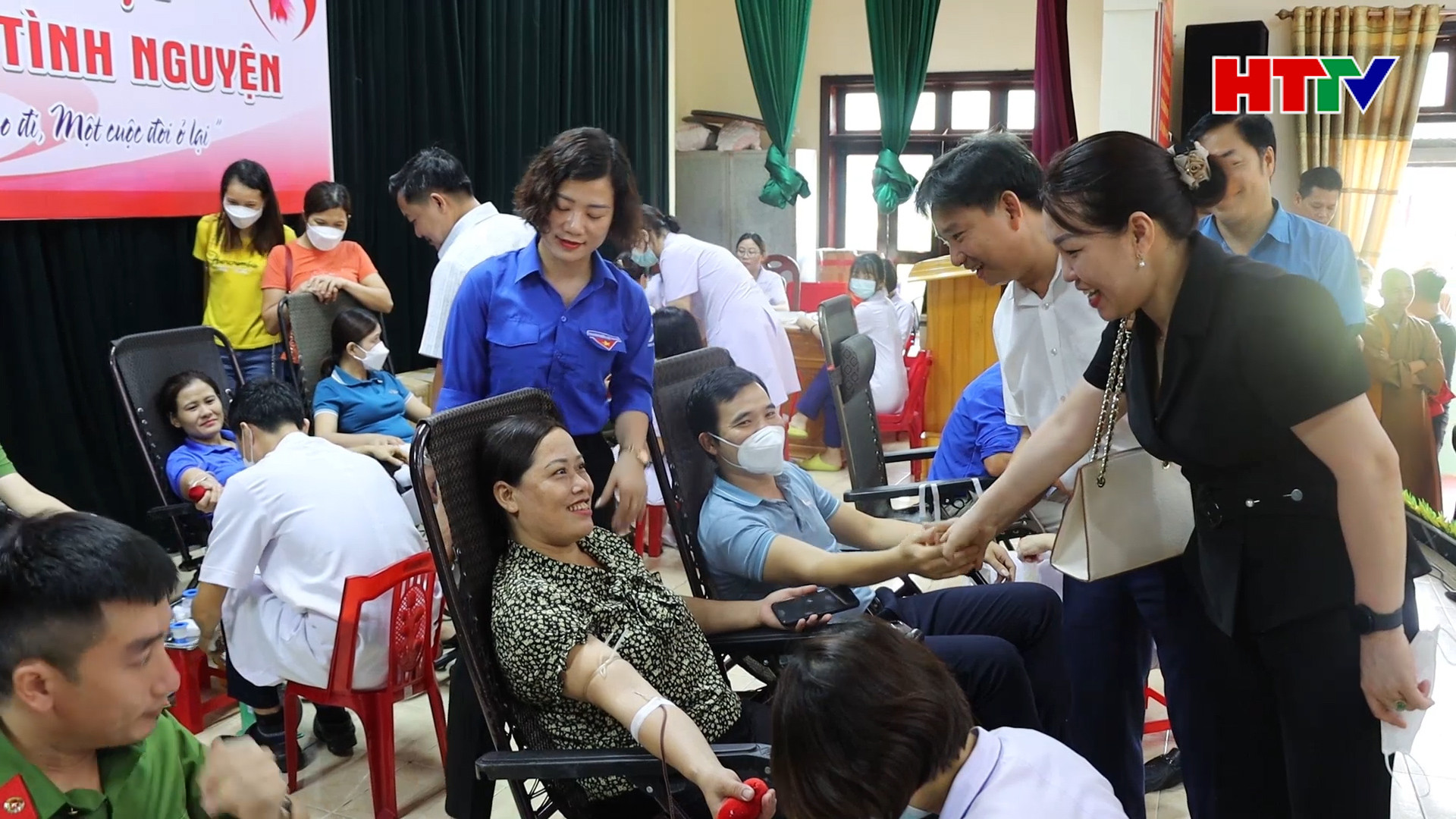 Trên 500 tình nguyện viên tham gia hiến máu