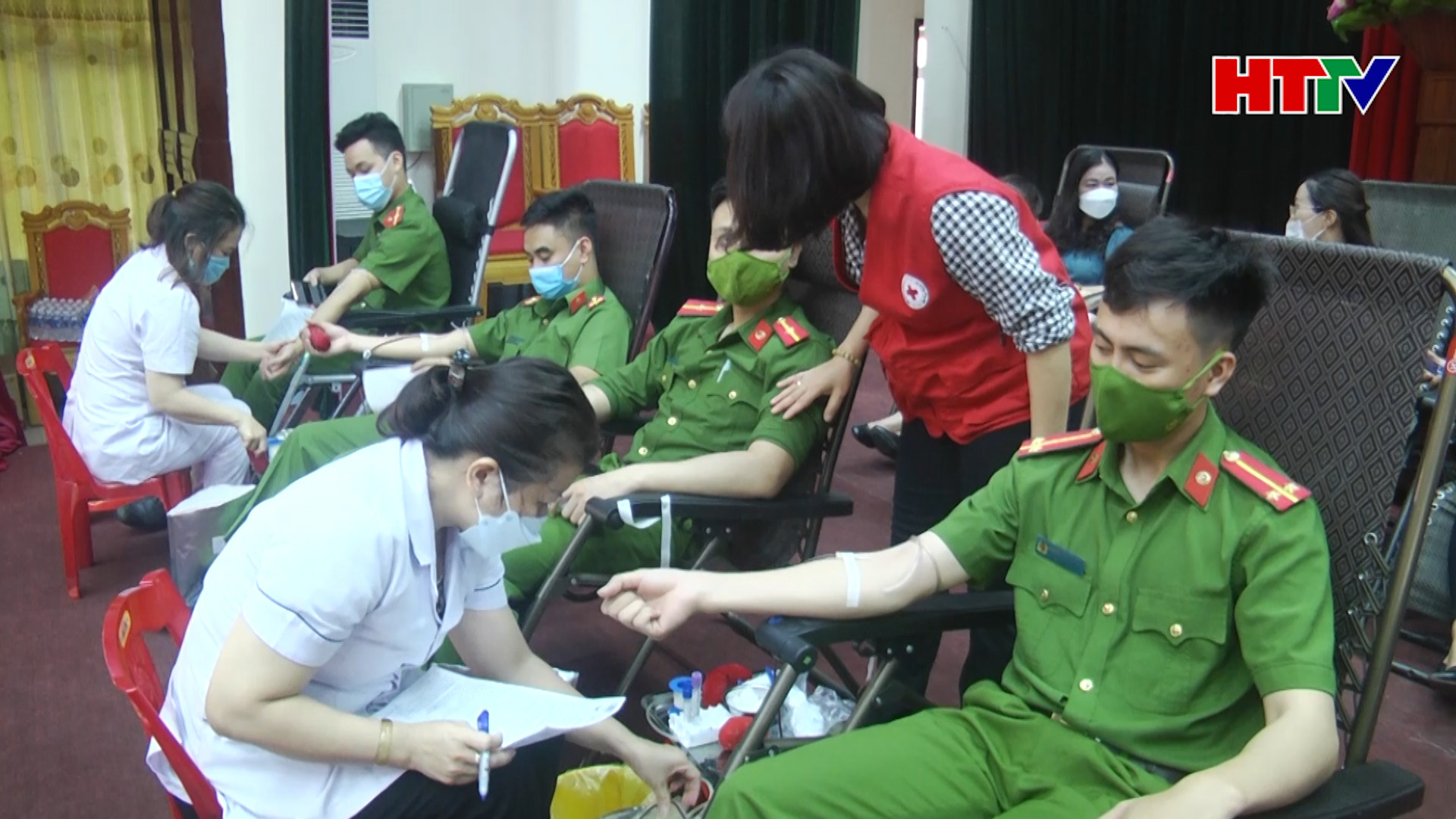 Thạch Hà: Một ngày tiếp nhận hơn 300 đơn vị máu