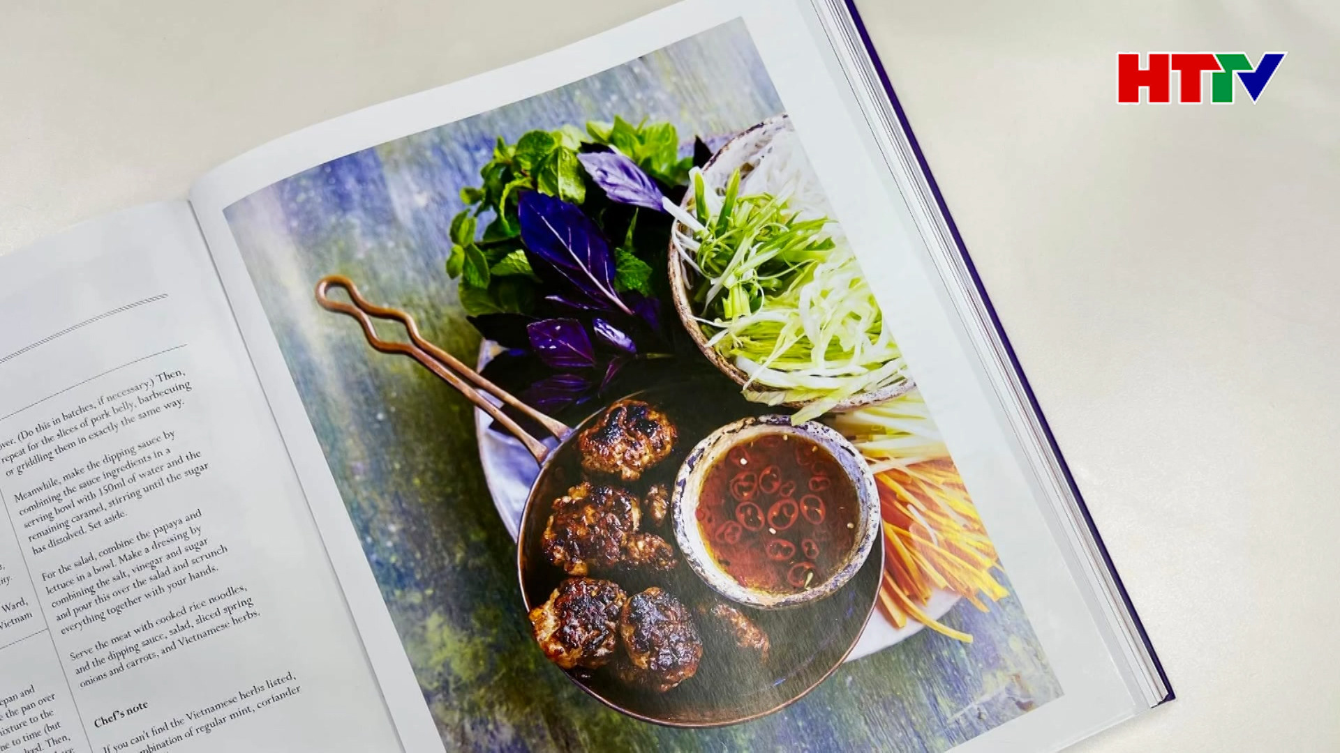 Bún chả Việt Nam vào sách nấu ăn kỷ niệm Đại lễ Bạch kim