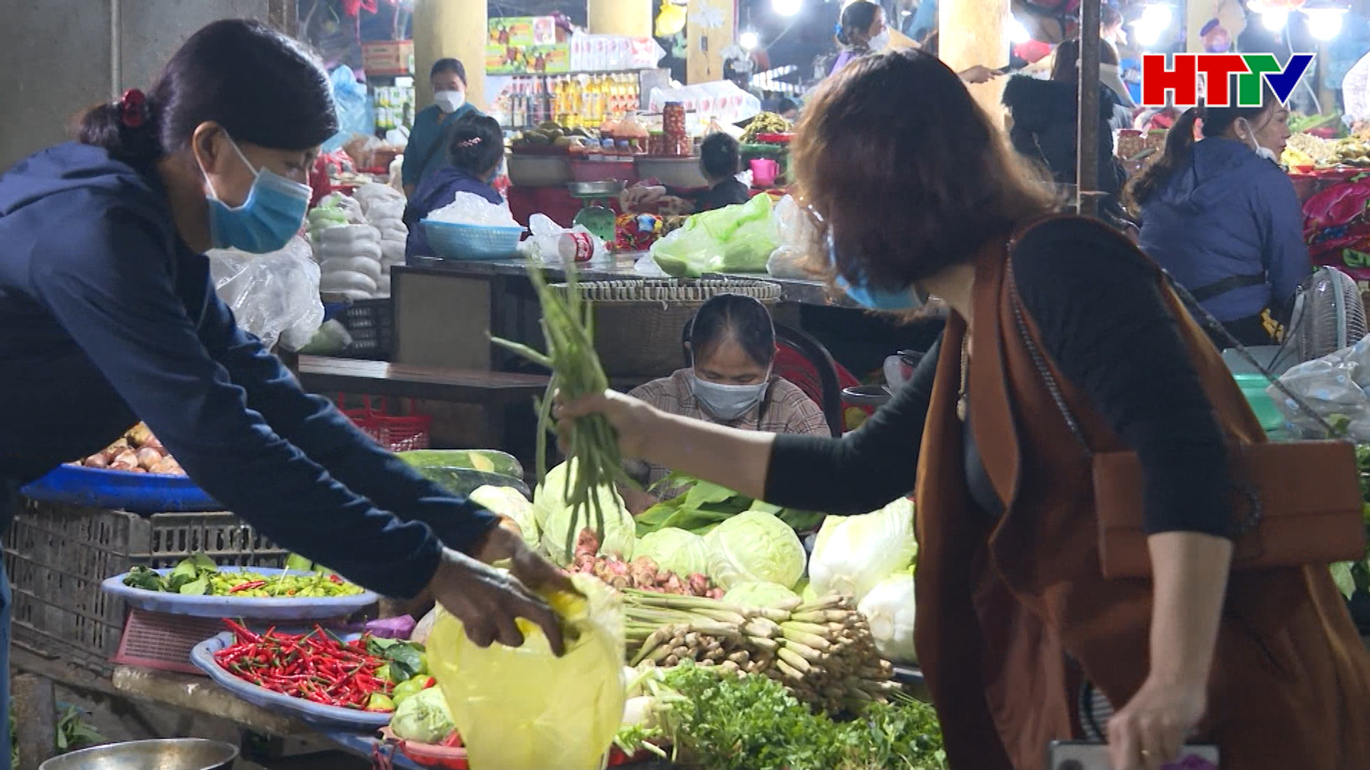 Thời tiết bất lợi, rau xanh tăng giá gấp đôi