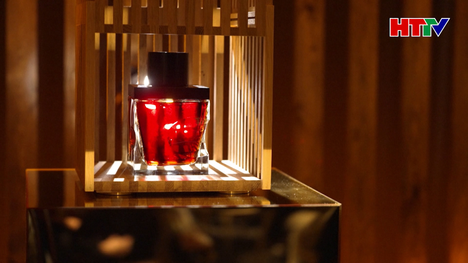 Đấu giá chai Whisky cổ nhất thế giới