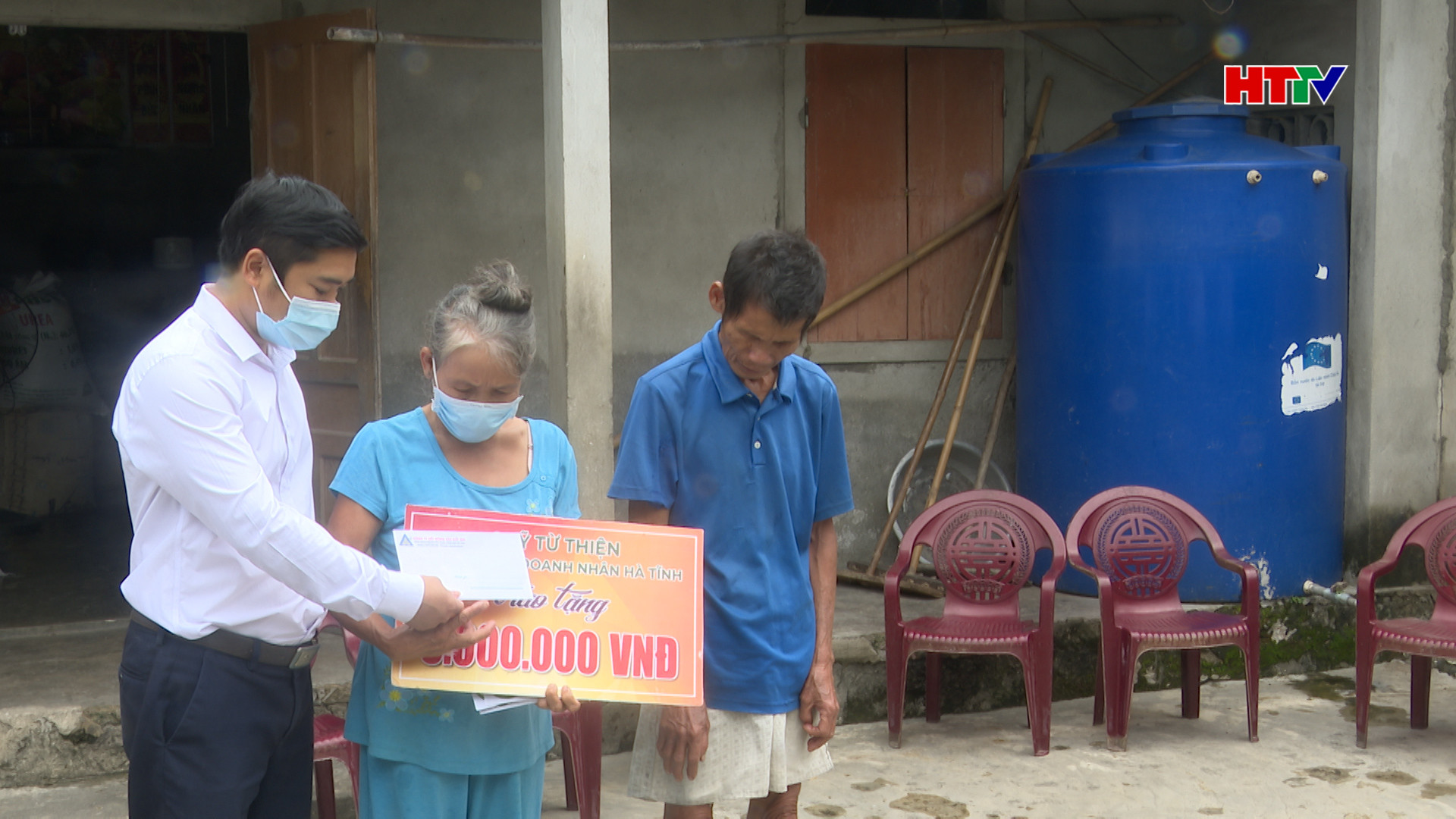 HTTV trao 95 triệu đồng nhân ái cho 02 hoàn cảnh khó khăn