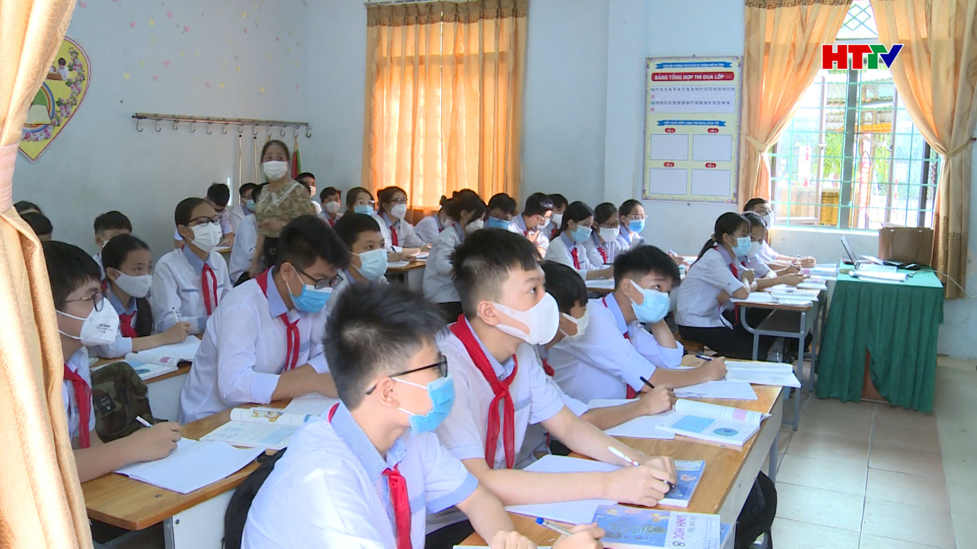 11 huyện thị đón học sinh đến trường