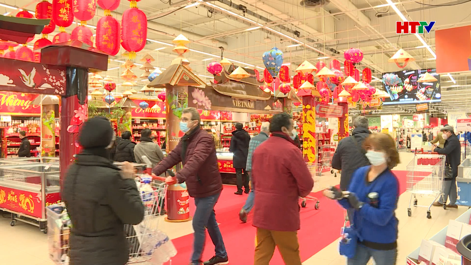 Siêu thị Carrefour tại Pháp lần đầu đón Tết Việt Nam