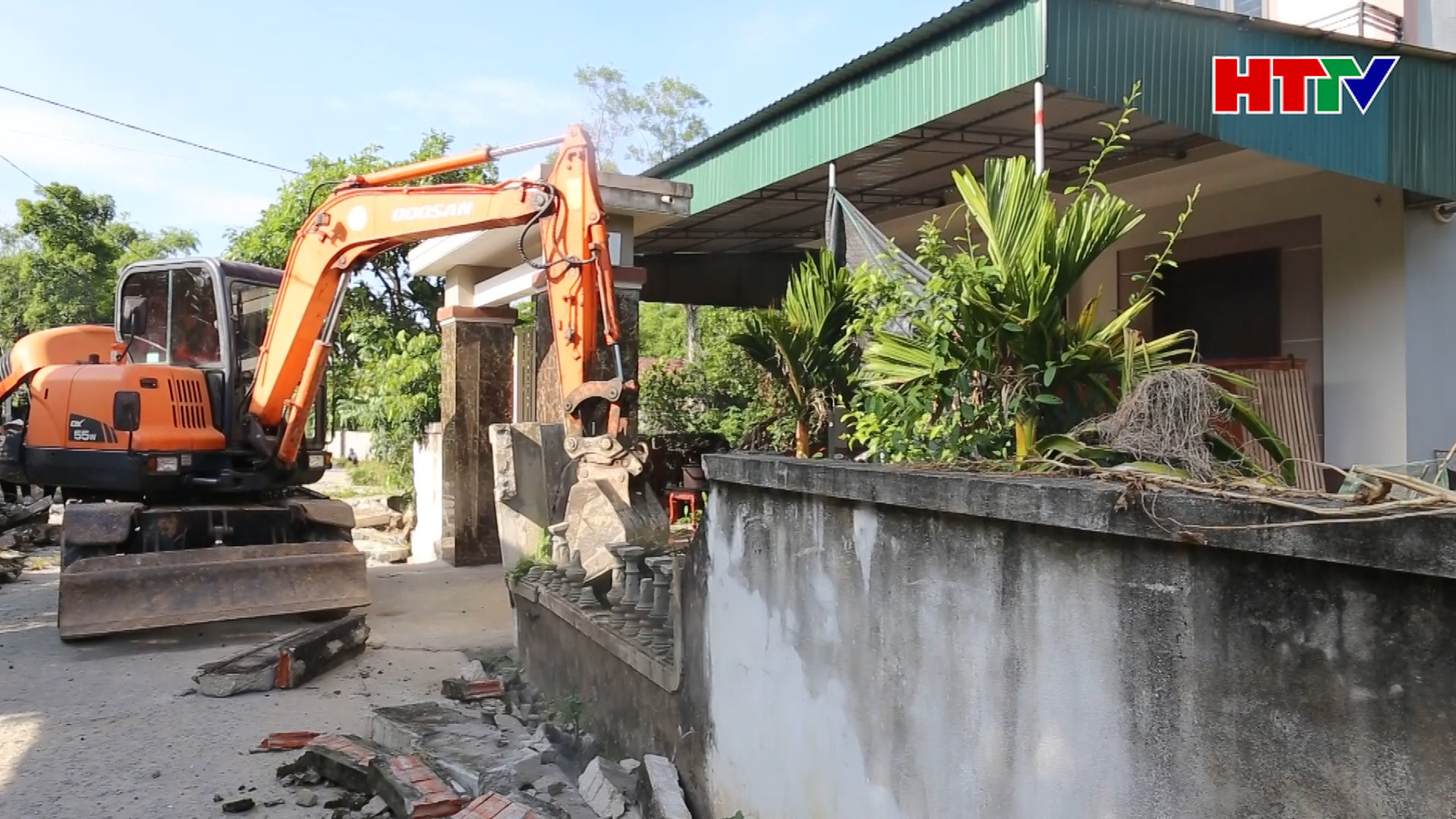 Hiến đất làm đường, nông dân Thạch Long quyết tâm xây dựng NTM kiểu mẫu