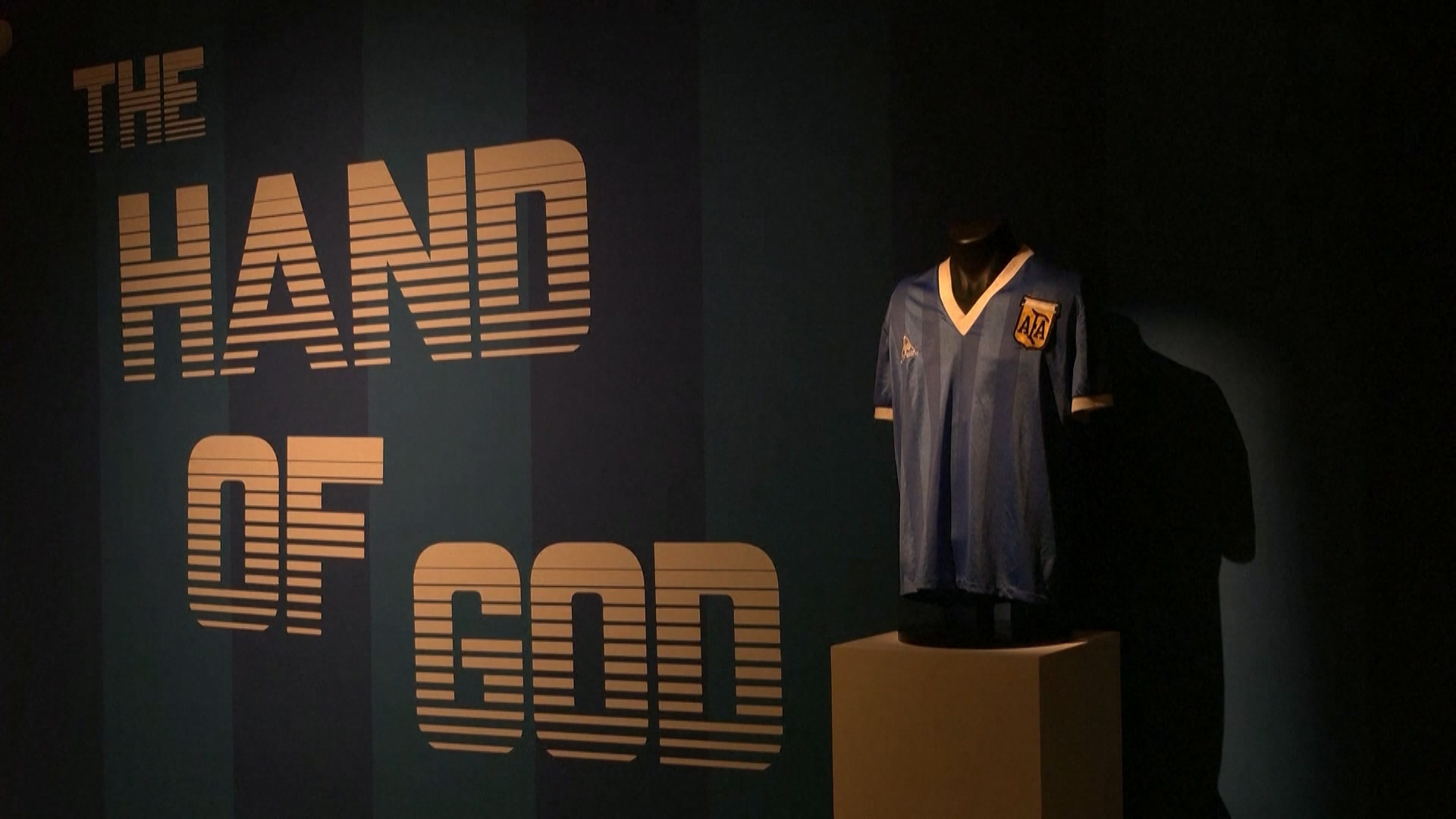 Áo thi đấu của Maradona có giá cao kỷ lục