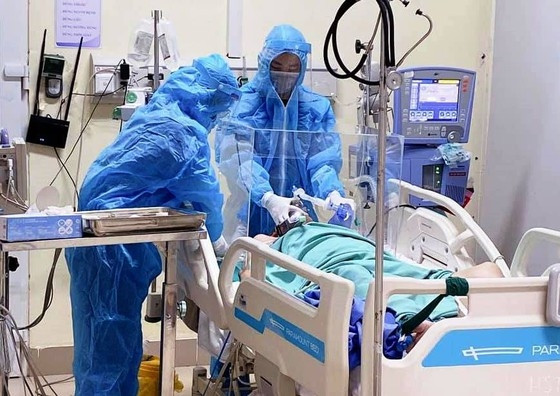 Trong một đêm, Việt Nam thêm 2.015 ca mắc COVID-19 mới, riêng TP.HCM chiếm 1.535 ca