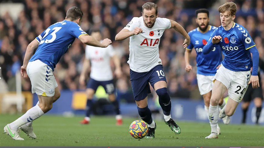 Tottenham chia điểm với Everton
