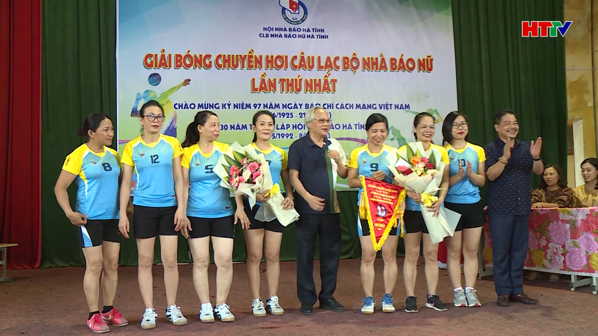 Bế mạc giải bóng chuyền hơi Câu lạc bộ Nhà báo nữ