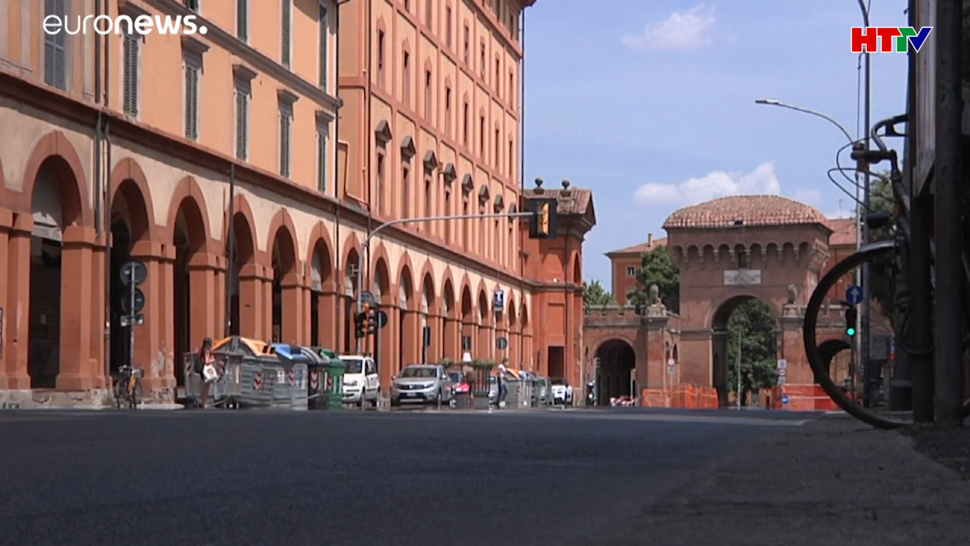 12 cổng vòm﻿ ở Bologna, Italy là di sản thế giới