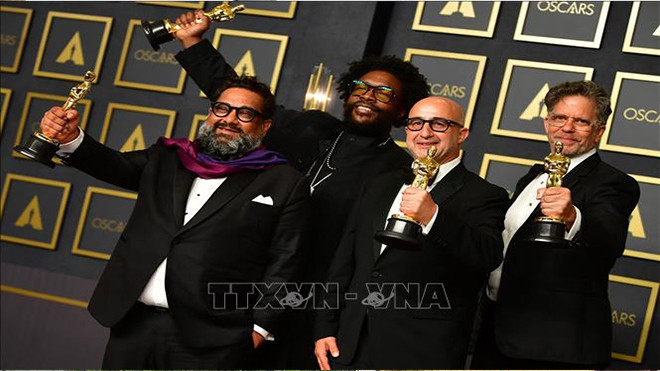 Lễ trao giải Oscar 2022: "CODA" đoạt "Phim hay nhất"