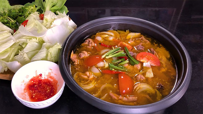 Chế biến ngay nồi lẩu gà Thái chua cay ngày gió lạnh, cà nhà vừa ăn vừa xuýt xoa