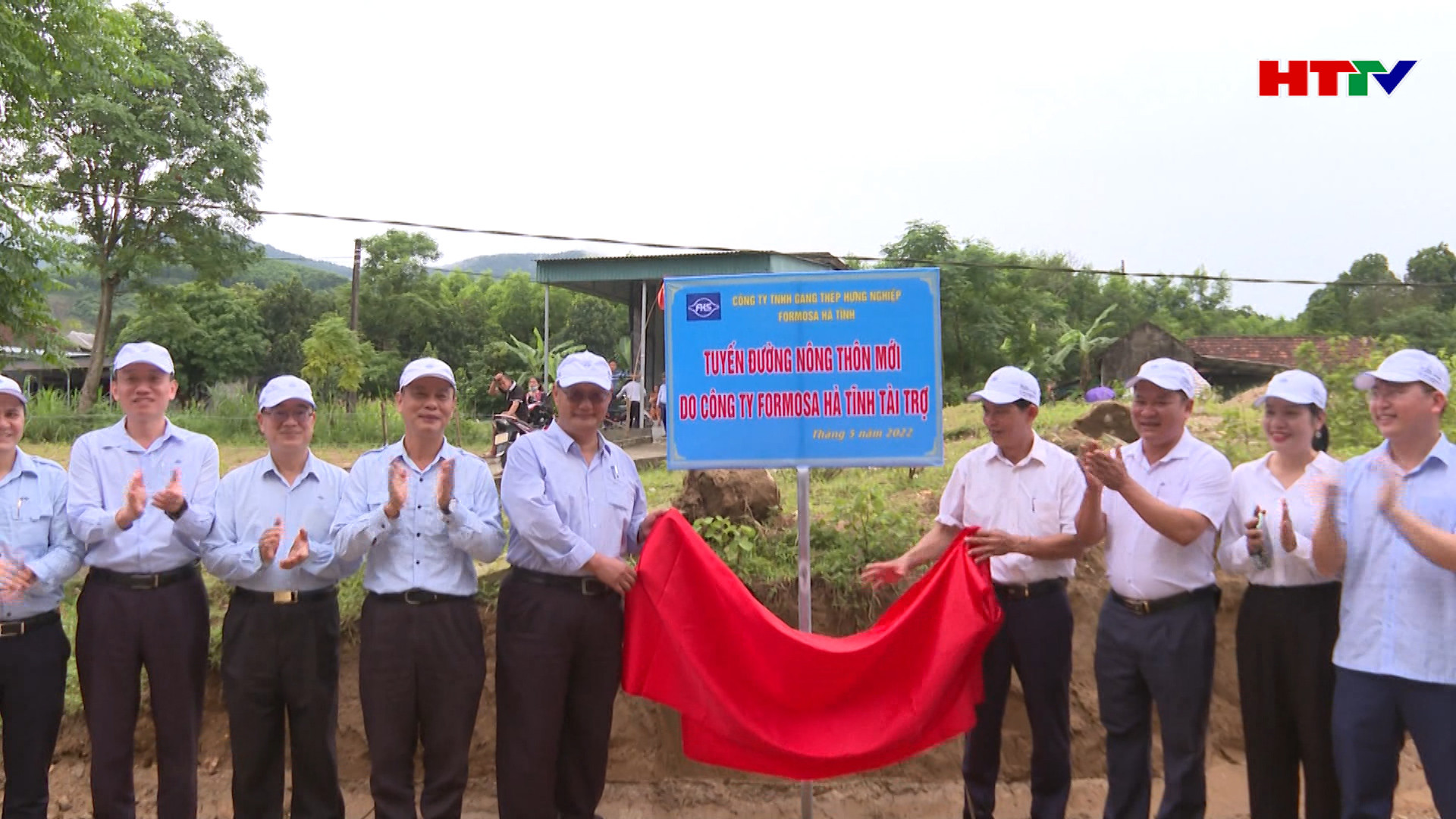 Formosa Hà Tĩnh hỗ trợ trên 1,6 tỷ đồng xây dựng đường giao thông nông thôn