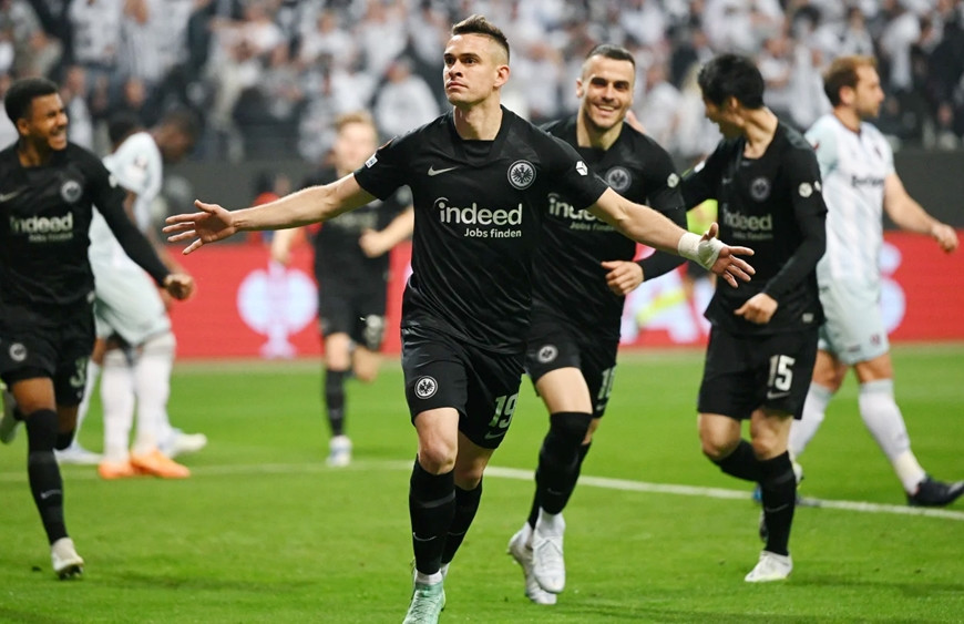 Frankfurt và Rangers vào chung kết Europa League
