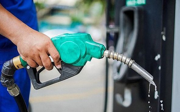 Giá xăng tiếp tục lập đỉnh hơn 32.000 đồng/lít, Bộ Công Thương nói gì?