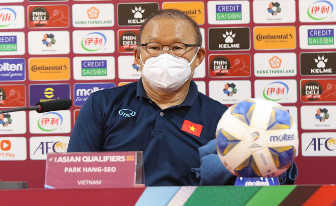 HLV Park Hang Seo: "Cuộc đời bóng đá của tôi bây giờ mới hiểu việc giành một điểm khó thế nào"