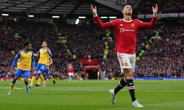 MU hòa thất vọng, Ronaldo lập chuỗi "tịt ngòi" dài nhất sau hơn 10 năm